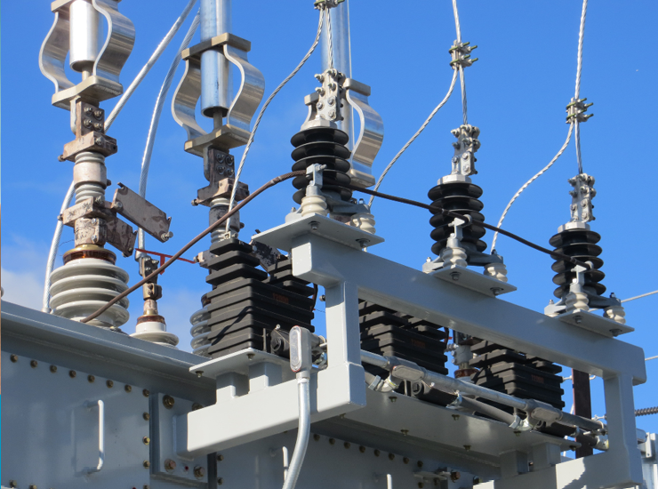 Nahaufnahme eines Umspannwerkes